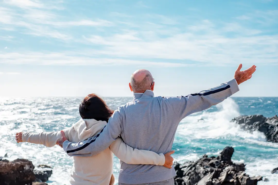 The Ultimate SIPP Guide for Expats with UK Pensions Enjoying a Happy Retirement